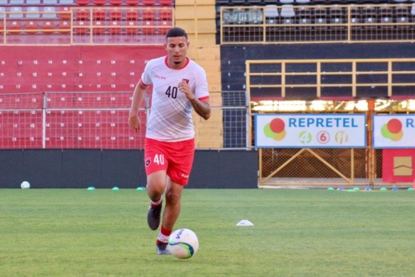 Diego Mesen se formó en las divisiones menores de Alajuelense.