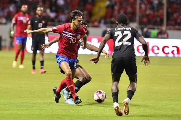 Bryan Ruiz positivo por COVID-19