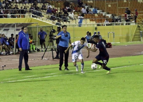 Luis Fernando Tena no se quedó a gusto con el resultado ante República Dominicana.