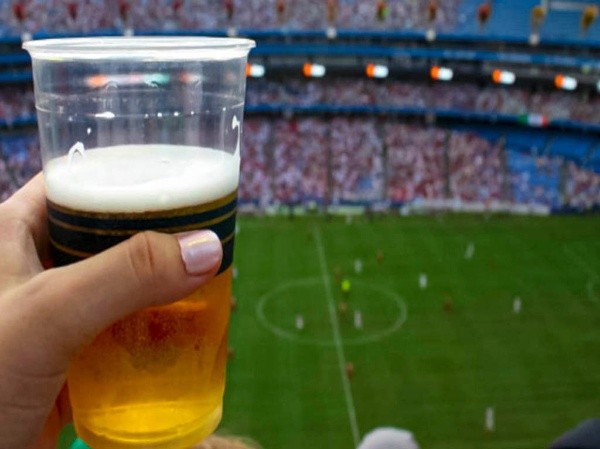 El costa de una cerveza en Qatar 2022