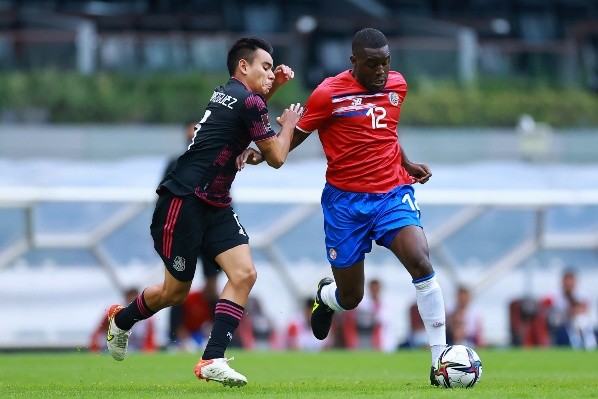 Joel Campbell defendiendo la camiseta de Costa Rica