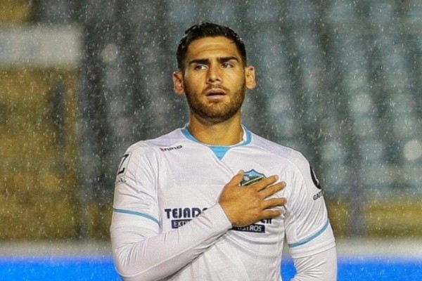 José Carlos Pinto con la camiseta de Comunicaciones
