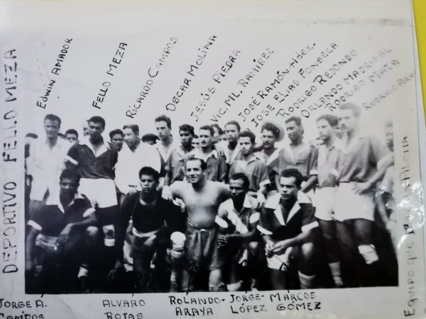 Don Maco Gómez, en su etapa como futbolista, junto a Fello Meza (FCA)