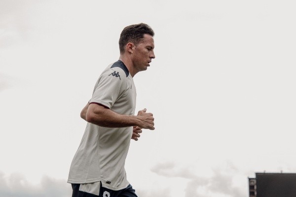 Bryan Oviedo deberá definir el 15 de agosto si sigue o no en Saprissa.