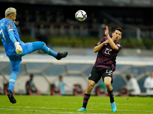 Keylor Navas y el Chucky Lozano a nivel de selecciones / Getty