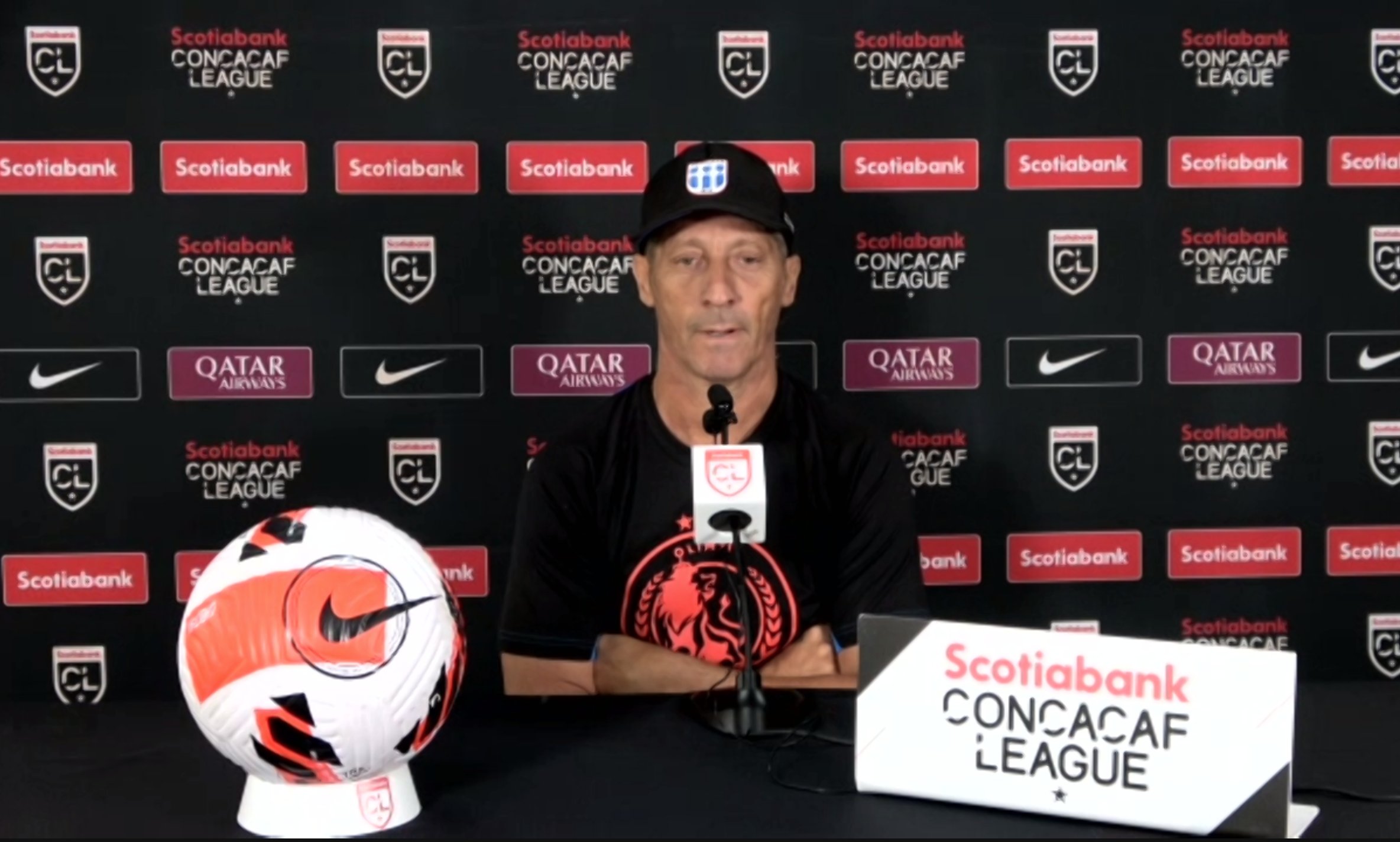 Pedro Troglio en la previa ante Municipal en Liga Concacaf