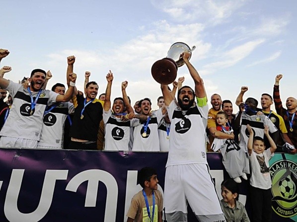 Alashkert FC celebrando uno de sus cuatro títulos de Liga Premier de Armenia (Foto: Prensa Alashkert)