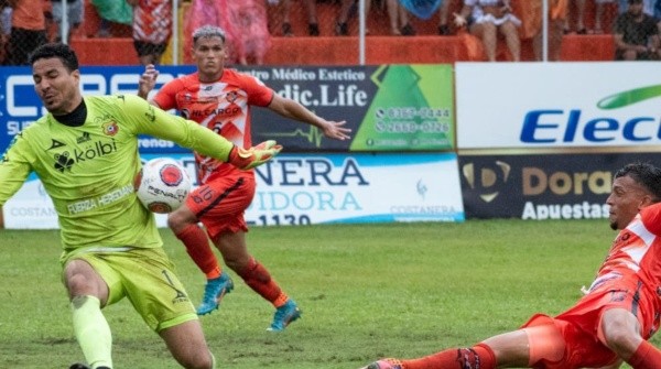 Herediano y Puntarenas empataron sin goles en el juego de ida (CSH)