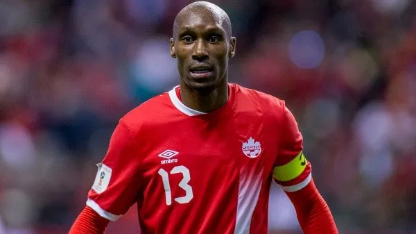 Atiba Hutchinson con la Selección de Canadá