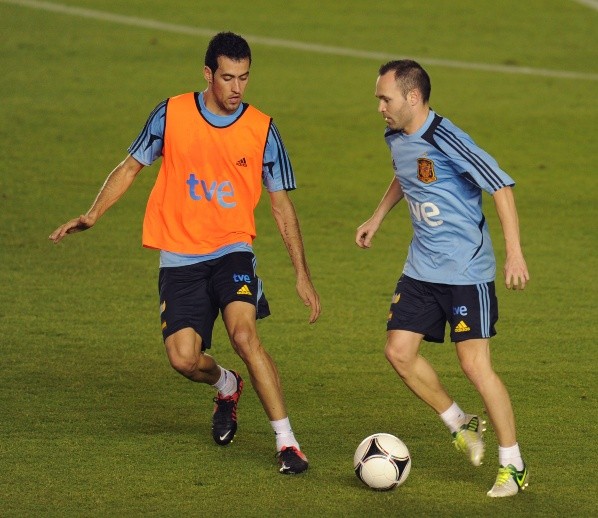 Busquets e Iniesta entrenando en el Rommel Fernández (Foto: Getty)