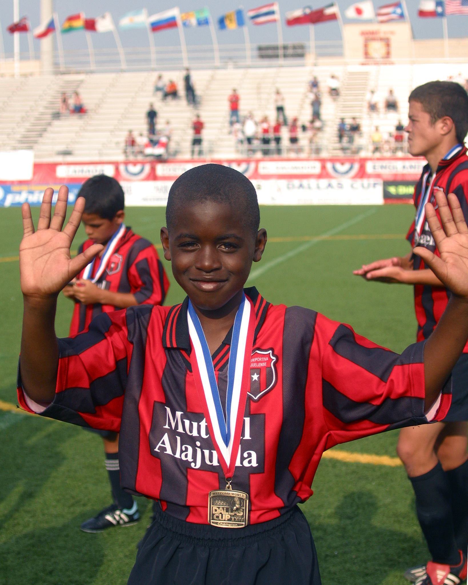 Joel Capmbell de niño, campeón con Alajuelense