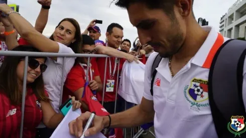 Los futbolistas panameños fueron sorprendidos por sus seguidores al llegar a Sochi