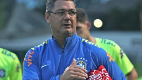 El actual director técnico de Paraná se unió a una lista liderada por Dunga