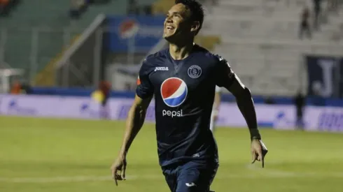 El paraguayo Roberto Moreira se estrenó con un golazo de cabeza para Motagua