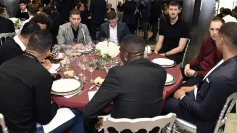 Los brasileños Casemiro y Vinicius Jr compartieron mesa con jugadores del plantel de baloncesto