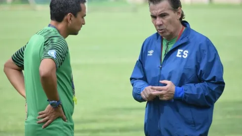 FIFA aduce parte del ascenso de los salvadoreños al entrenador mexicano De los Cobos