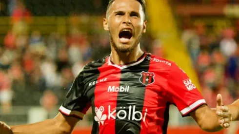 Heróico gol de Alex Lopez le dio un respiro al Alajuelense